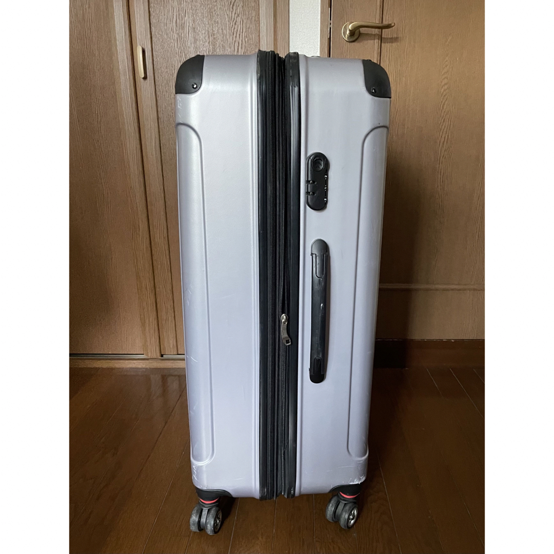 スーツケース　大きなサイズ　高さ約76cm 横幅約51cm 奥行約31cm