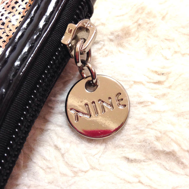 NINE(ナイン)のNINE  スパンコール ミニポーチ レディースのファッション小物(ポーチ)の商品写真