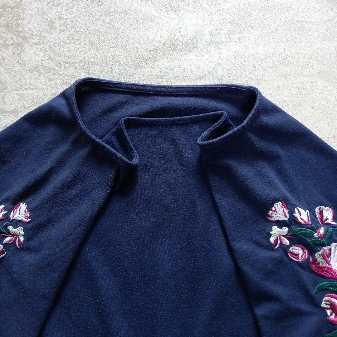 花柄刺繍　トップス レディースのトップス(カットソー(半袖/袖なし))の商品写真