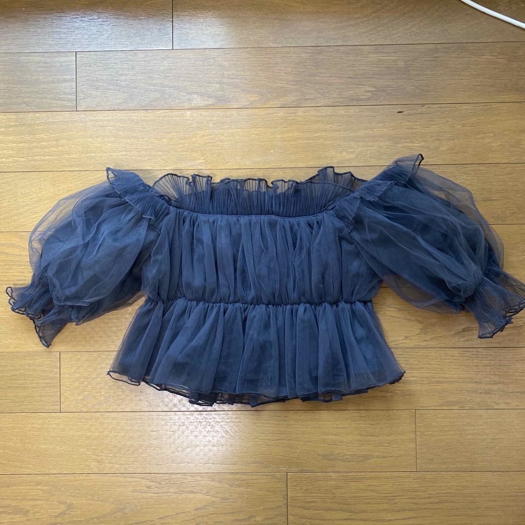 ボリュームギャザーフリルオフショルブラウス ダークグレーの通販 by