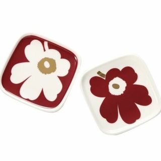 マリメッコ(marimekko)のマリメッコ　ウニッコ プレート　10×10cm　ワインレッド×ゴールド(食器)