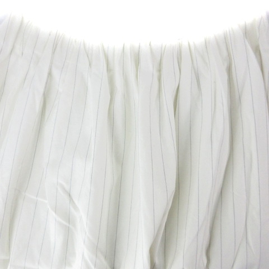 FRAMeWORK(フレームワーク)のフレームワーク スカート フレア ひざ丈 ウエストゴム ストライプ 白 グレー レディースのスカート(ひざ丈スカート)の商品写真