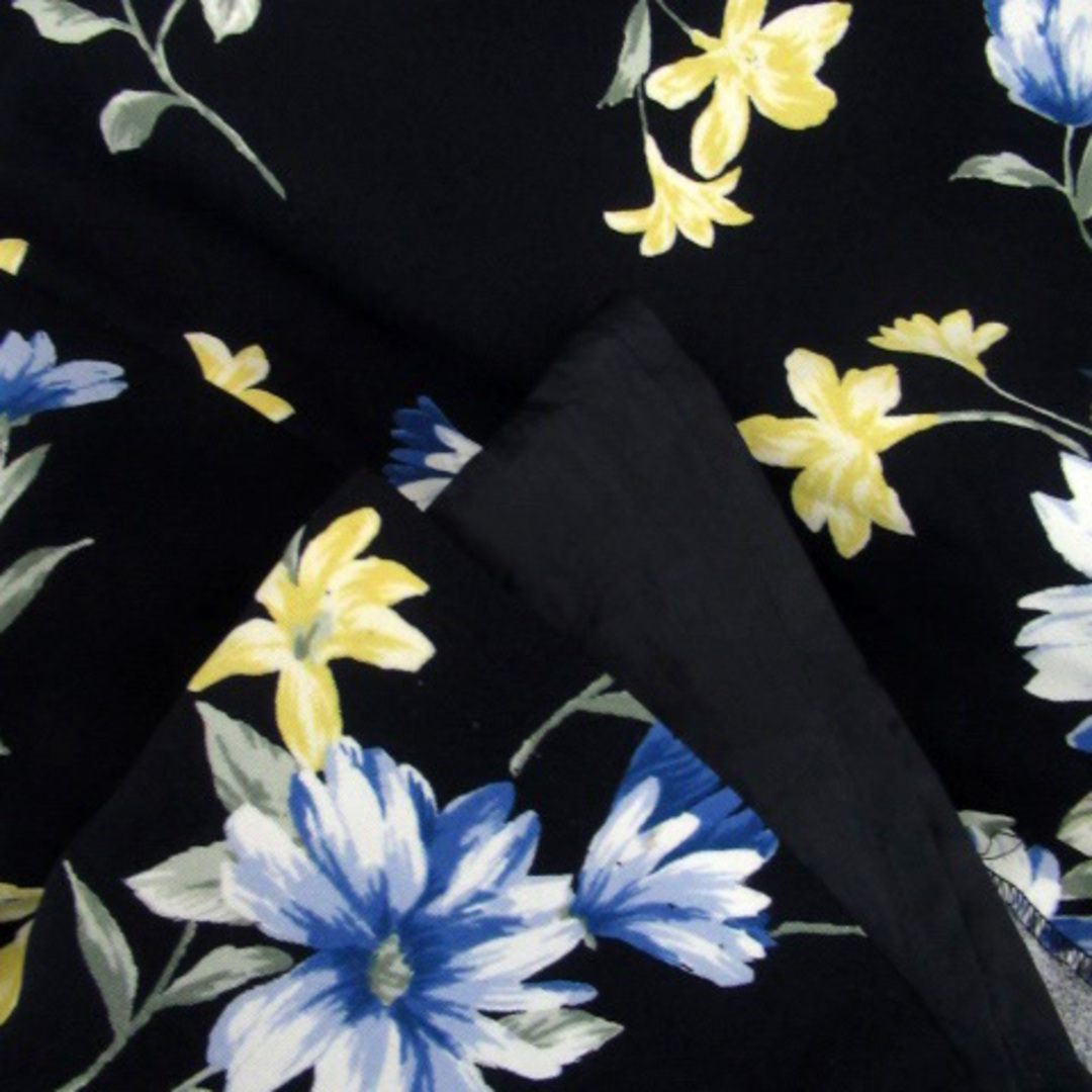 Rirandture(リランドチュール)のリランドチュール フレアスカート ひざ丈 花柄 1 マルチカラー 紺 レディースのスカート(ひざ丈スカート)の商品写真