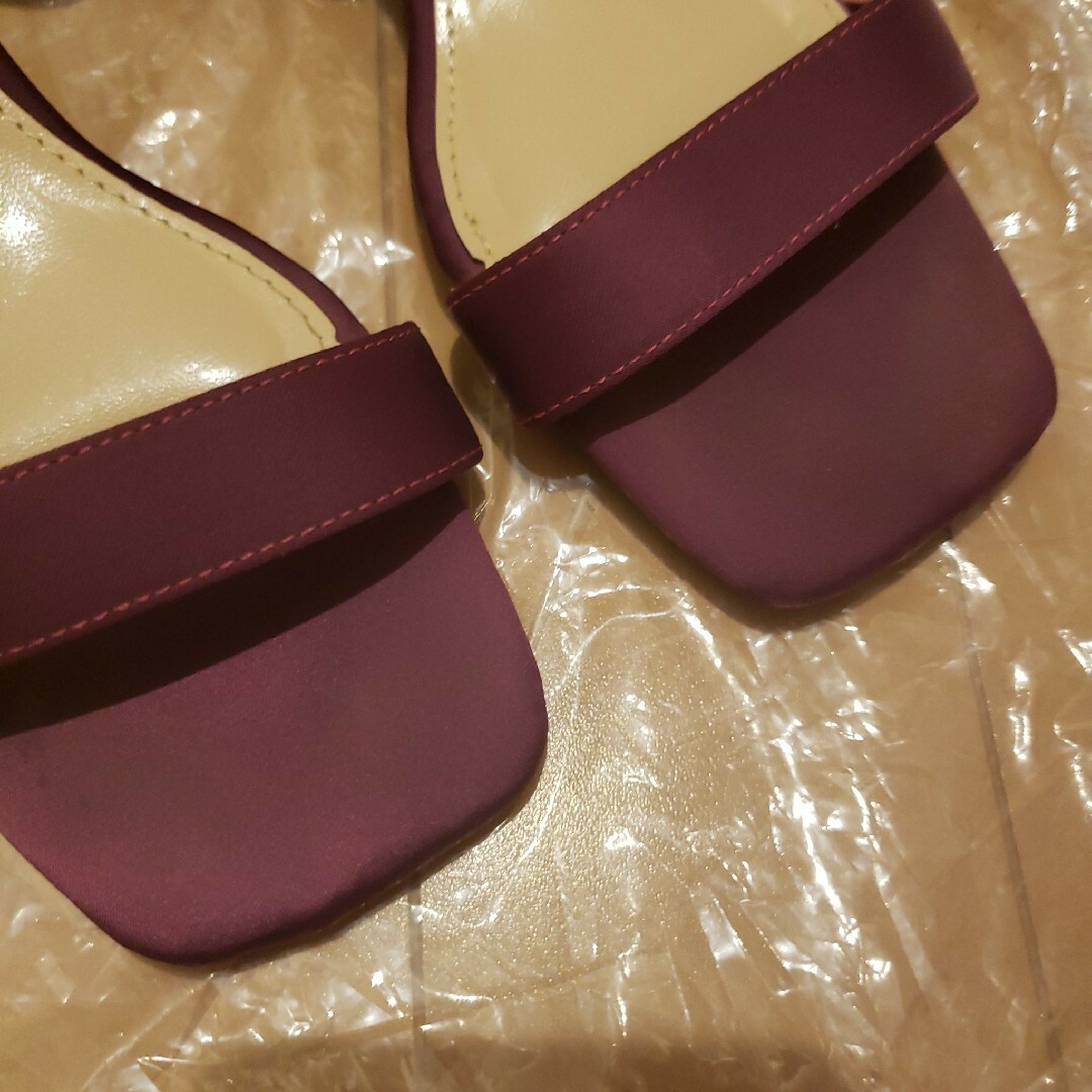 RANDA(ランダ)のランダ　クロスベルト　サンダル　紫　ポインテッド　　美品 ランダ サテン アンク レディースの靴/シューズ(サンダル)の商品写真