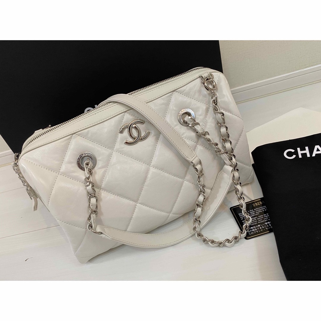 CHANEL シャネル　ボーリングバッグ　ホワイト　クロスボディ　ハンドバッグ