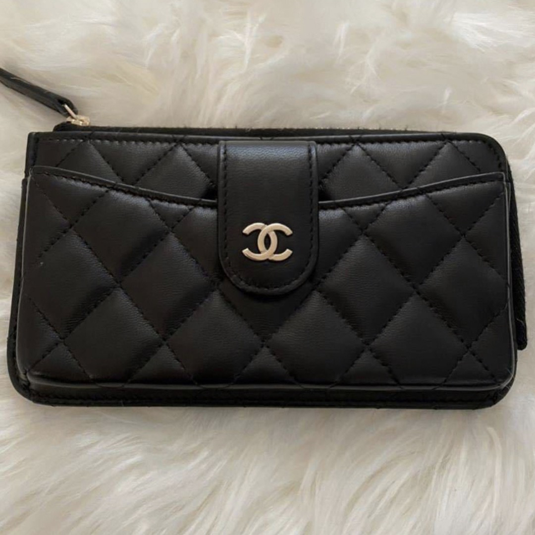 CHANEL(シャネル)のCHANEL シャネル タイムレスクラシック マトラッセ スマホケース 長財布 レディースのファッション小物(財布)の商品写真