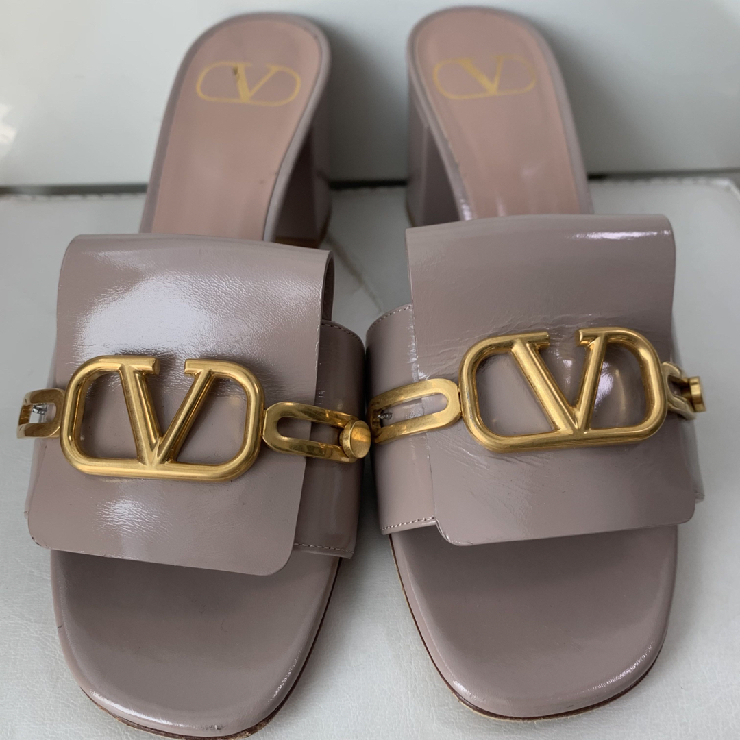 VALENTINO ベージュレザー vlogo サンダル - 通販 - hydro-mineral.net
