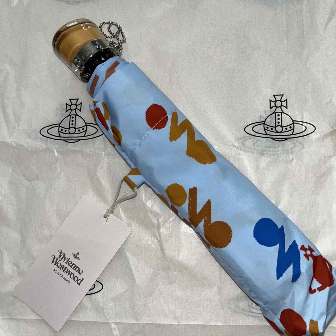 Vivienne Westwood(ヴィヴィアンウエストウッド)のちびちゃん様専用　ヴィヴィアンウエストウッド折り畳み傘＆タオルハンカチ レディースのファッション小物(傘)の商品写真