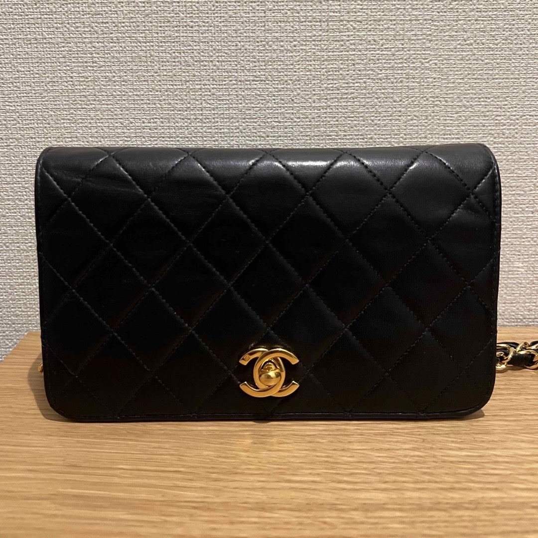 CHANEL(シャネル)の【新品同様】　シャネル　マトラッセ  フラップバッグ　チェーンショルダー レディースのバッグ(ショルダーバッグ)の商品写真