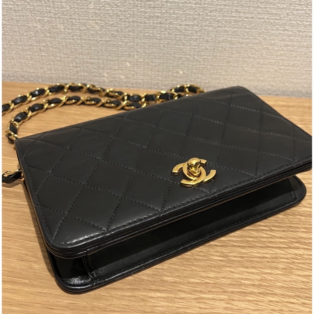 CHANEL(シャネル)の【新品同様】　シャネル　マトラッセ  フラップバッグ　チェーンショルダー レディースのバッグ(ショルダーバッグ)の商品写真