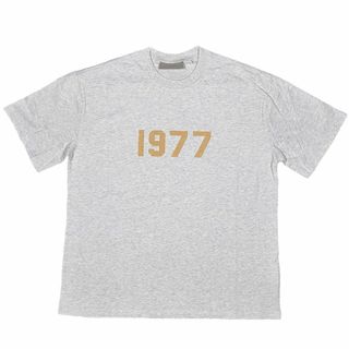 フィアオブゴッド(FEAR OF GOD)のFOG エッセンシャルズ 1977ロゴ 半袖 Tシャツ ライトグレー XL(Tシャツ/カットソー(半袖/袖なし))