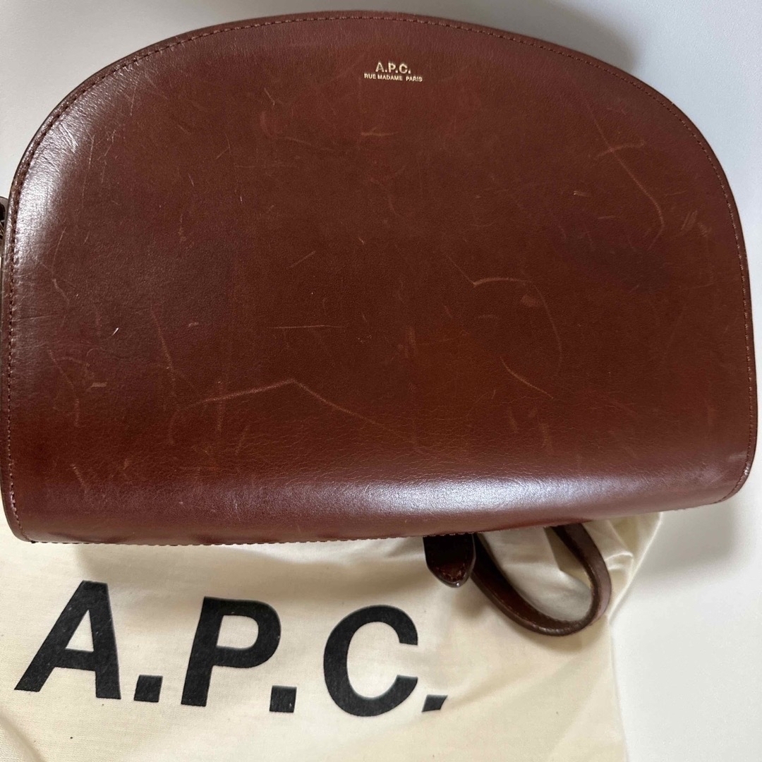 APC アーペーセー ハーフムーンバック - ショルダーバッグ