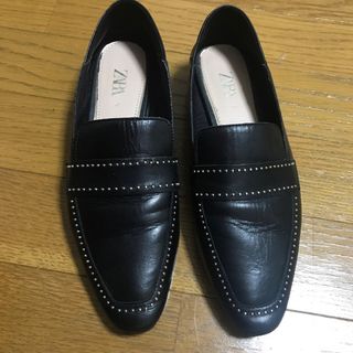 ZARA - zara マイクロスタッズ付きソフトレザーローファーの通販 by ...