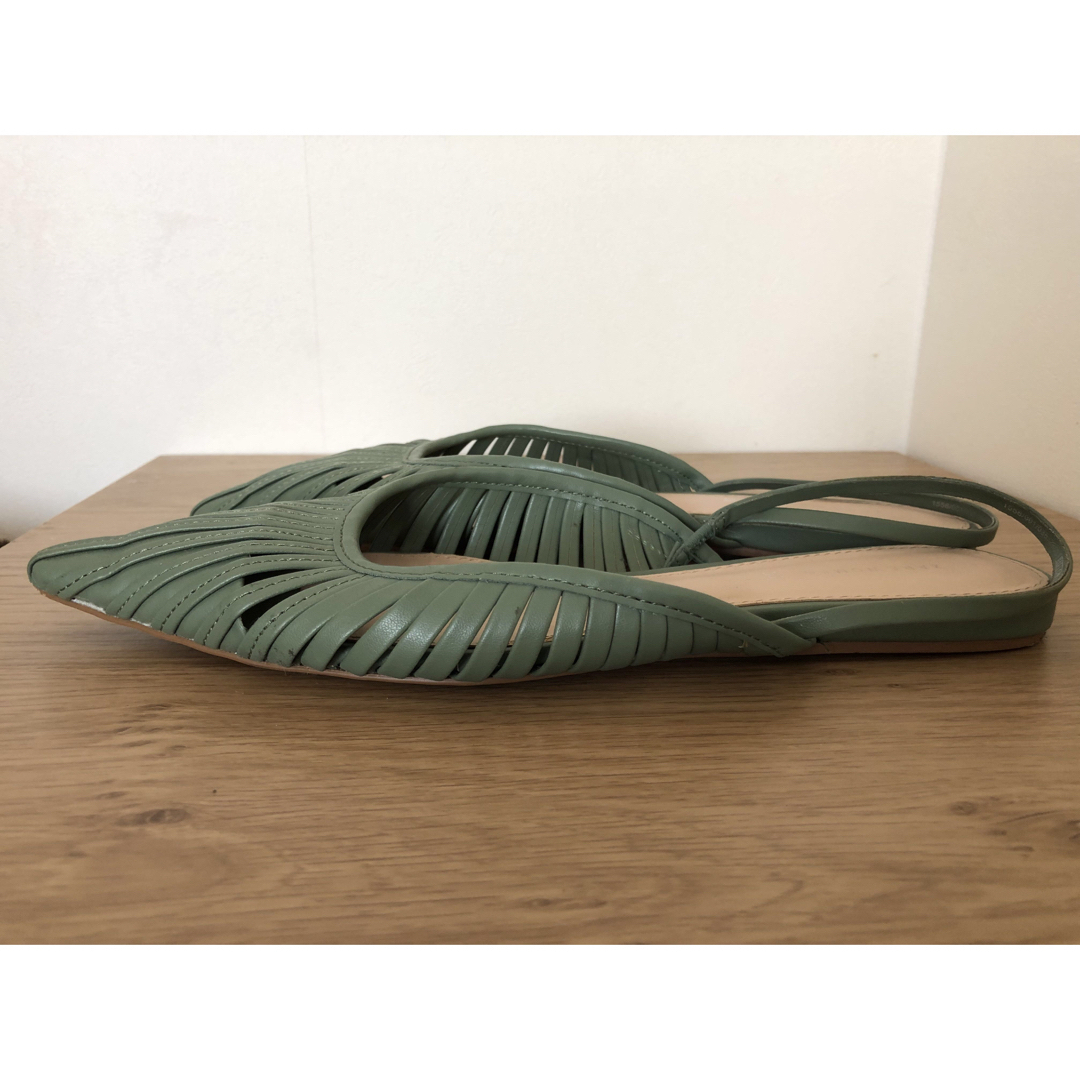 ZARA(ザラ)のZARA フラットサンダル 36 カーキ 23〜23.5cm位 フラットシューズ レディースの靴/シューズ(サンダル)の商品写真