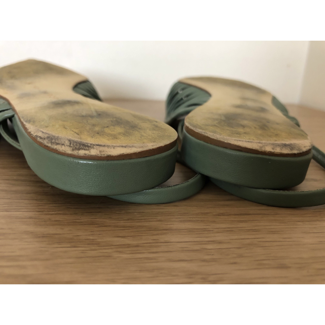 ZARA(ザラ)のZARA フラットサンダル 36 カーキ 23〜23.5cm位 フラットシューズ レディースの靴/シューズ(サンダル)の商品写真