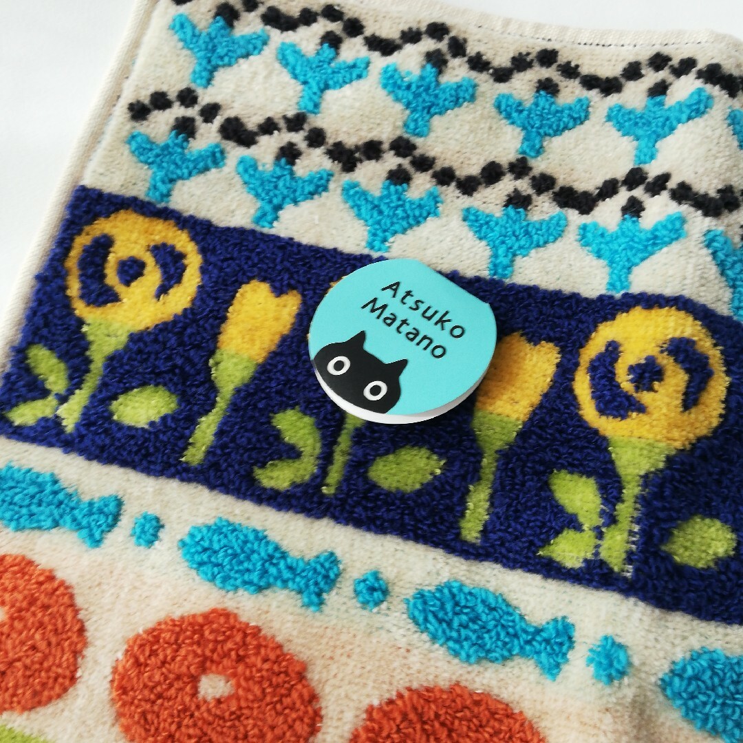 Atsuko Matano(アツコマタノ)のマタノアツコ　ハンカチ　タオル　猫　ねこ　ネコ　黒猫　今治　刺繍　柄物　カラフル レディースのファッション小物(ハンカチ)の商品写真