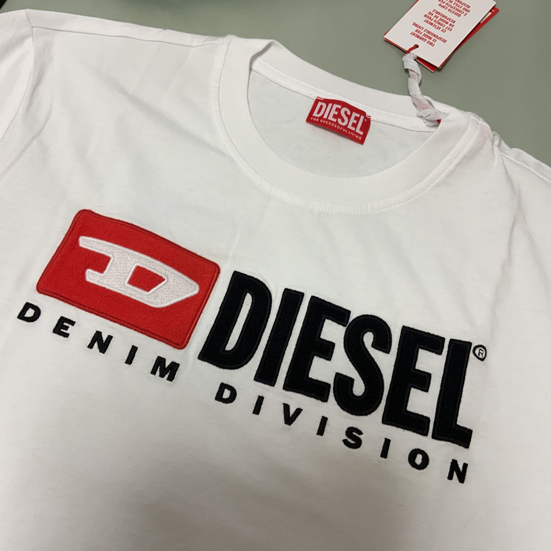 DIESEL(ディーゼル)の洗練されたデザイン　DIESEL　T-JUST-LS-DIV　ホワイト　M メンズのトップス(Tシャツ/カットソー(七分/長袖))の商品写真
