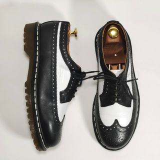 ドクターマーチン(Dr.Martens)の【美品】ドクターマーチン ブローグウイングチップシューズ レザー 白黒(ドレス/ビジネス)