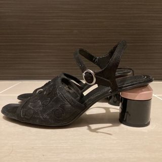 ザラ(ZARA)のZARA ストラップヒールサンダル　ブラック　ピンク(サンダル)