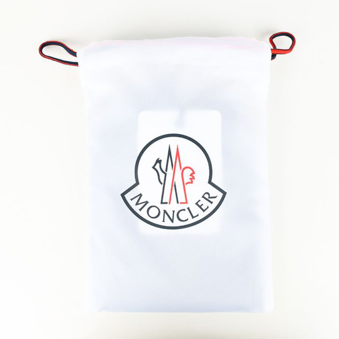 MONCLER(モンクレール)の【23SS新品】モンクレール(MONCLER) ロゴ付きショーツ メンズのパンツ(ショートパンツ)の商品写真