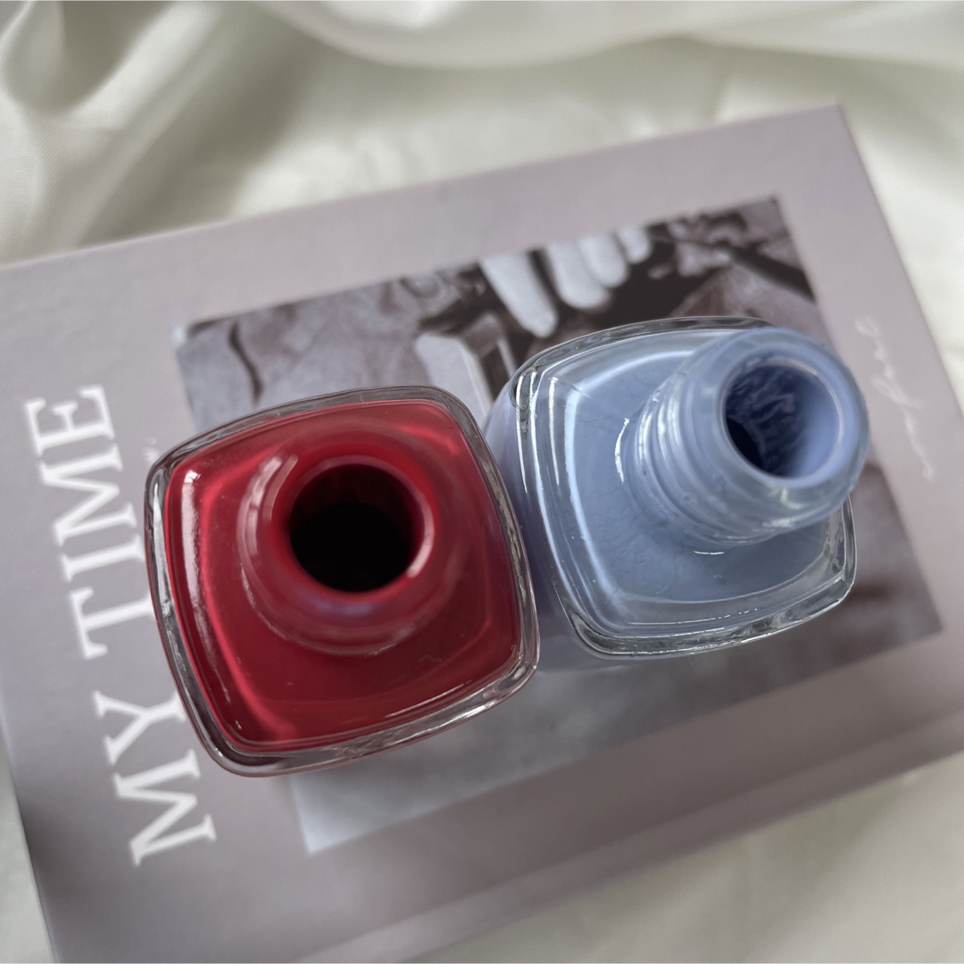 Essie(エッシー)のエッシー　Essie ネイルポリッシュ セット 赤　ラベンダーブルー人気色  コスメ/美容のネイル(ネイル用品)の商品写真