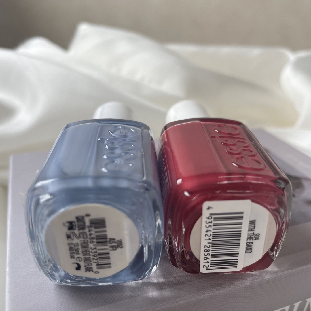 Essie(エッシー)のエッシー　Essie ネイルポリッシュ セット 赤　ラベンダーブルー人気色  コスメ/美容のネイル(ネイル用品)の商品写真