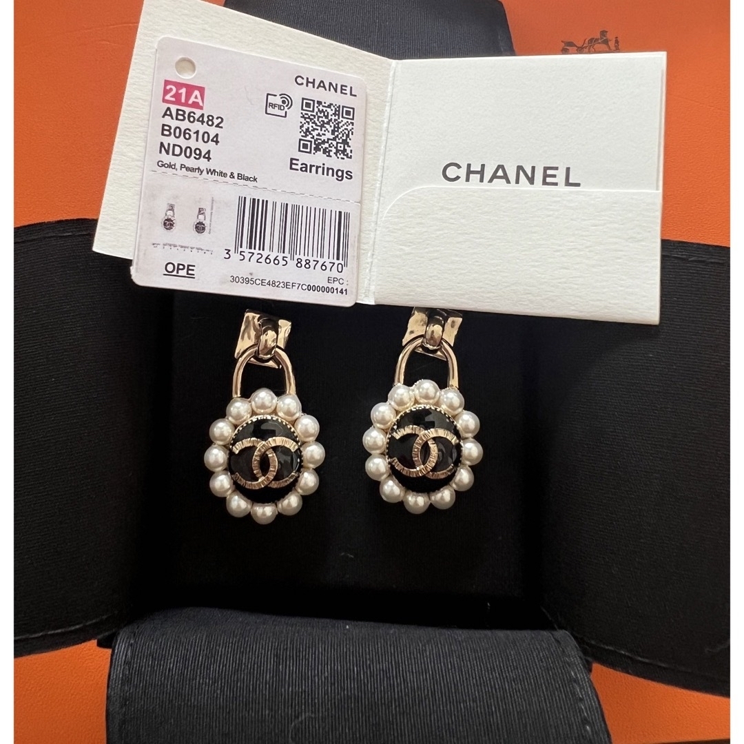 CHANEL(シャネル)のCHANEL シャネル  ココマーク　21A 大人気　ピアス　新品未使用 レディースのアクセサリー(ピアス)の商品写真