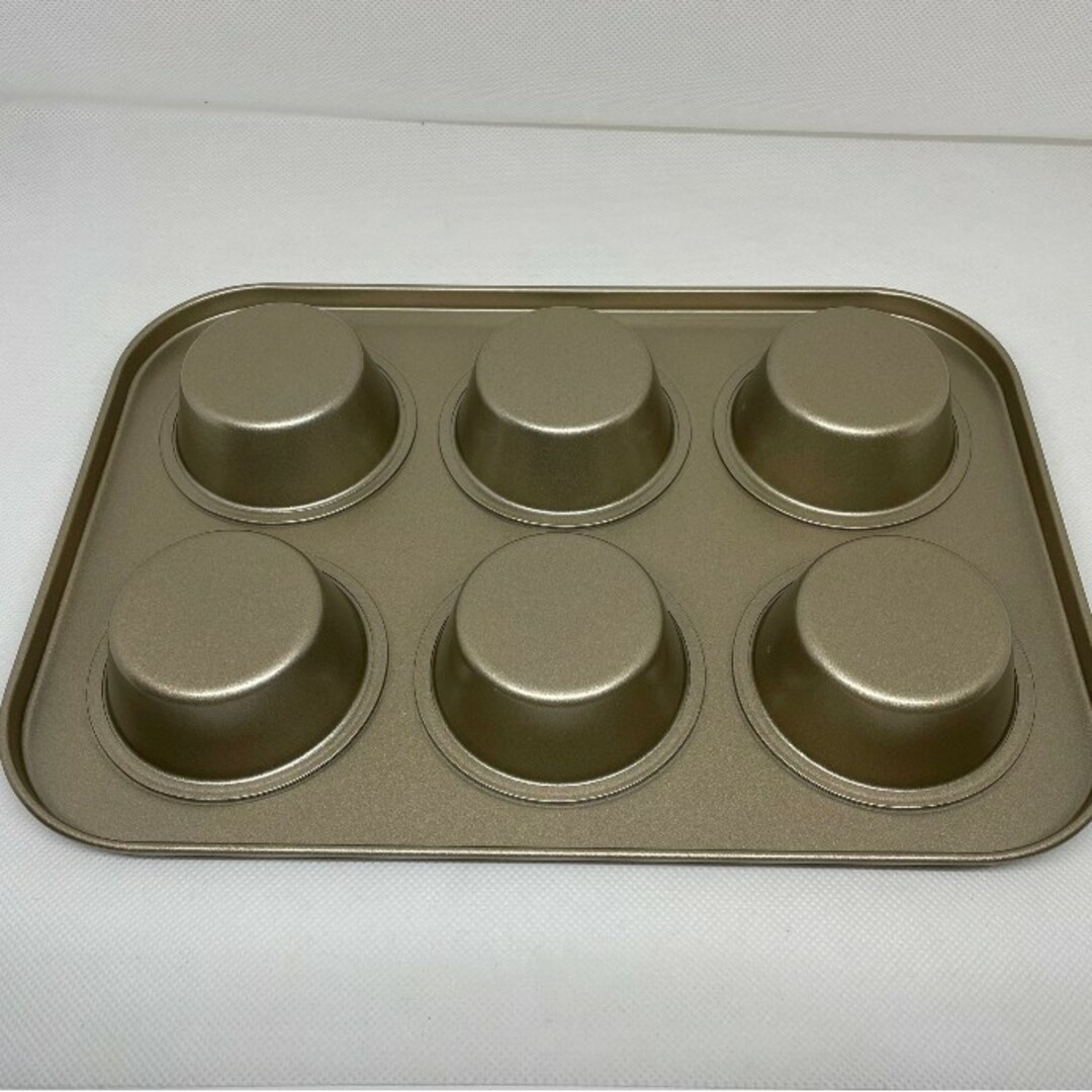 新品★マフィン型カップケーキ型（ゴールド）6個  くっつきにくいケーキ型 インテリア/住まい/日用品のキッチン/食器(調理道具/製菓道具)の商品写真