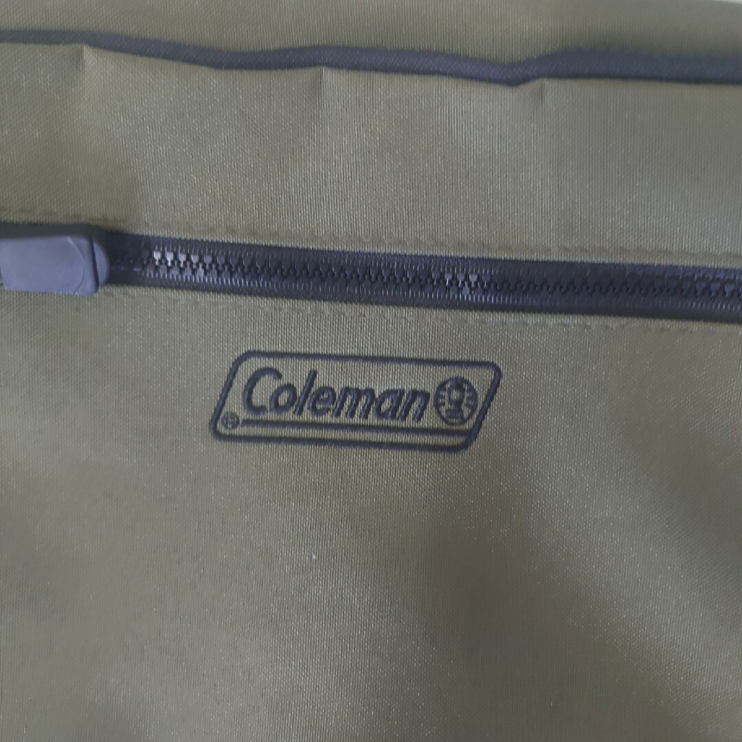 Coleman(コールマン)のコールマン、ショルダーバック、10ポケットショルダーバッグ、モスグリーン メンズのバッグ(ショルダーバッグ)の商品写真