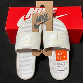 NIKE - NIKE ベナッシ シャワーサンダルの通販 by ℹ︎'s shop｜ナイキ ...