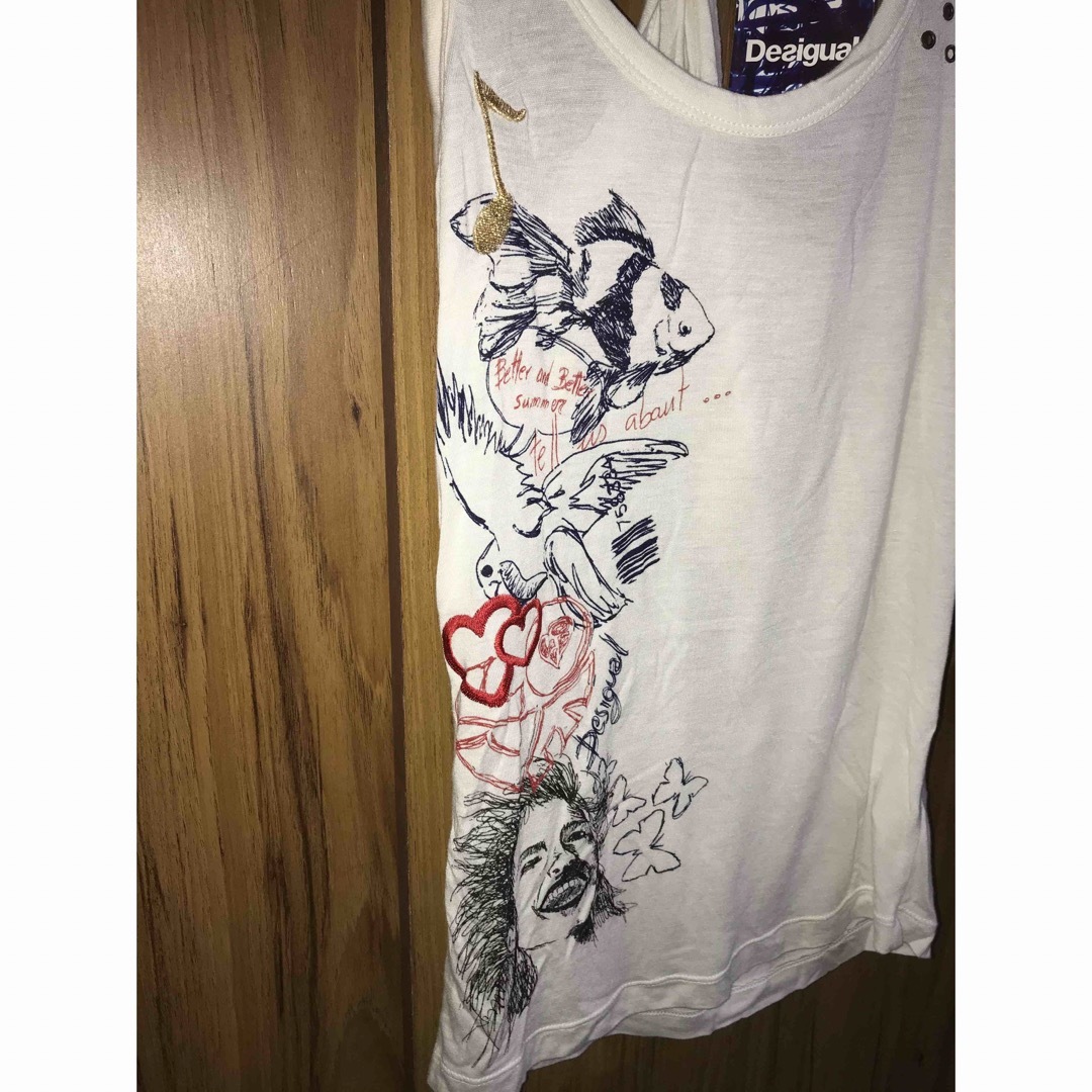 DESIGUAL(デシグアル)のDESIGUAL グラフィック　タンクトップ　カットソー　新品 レディースのトップス(タンクトップ)の商品写真