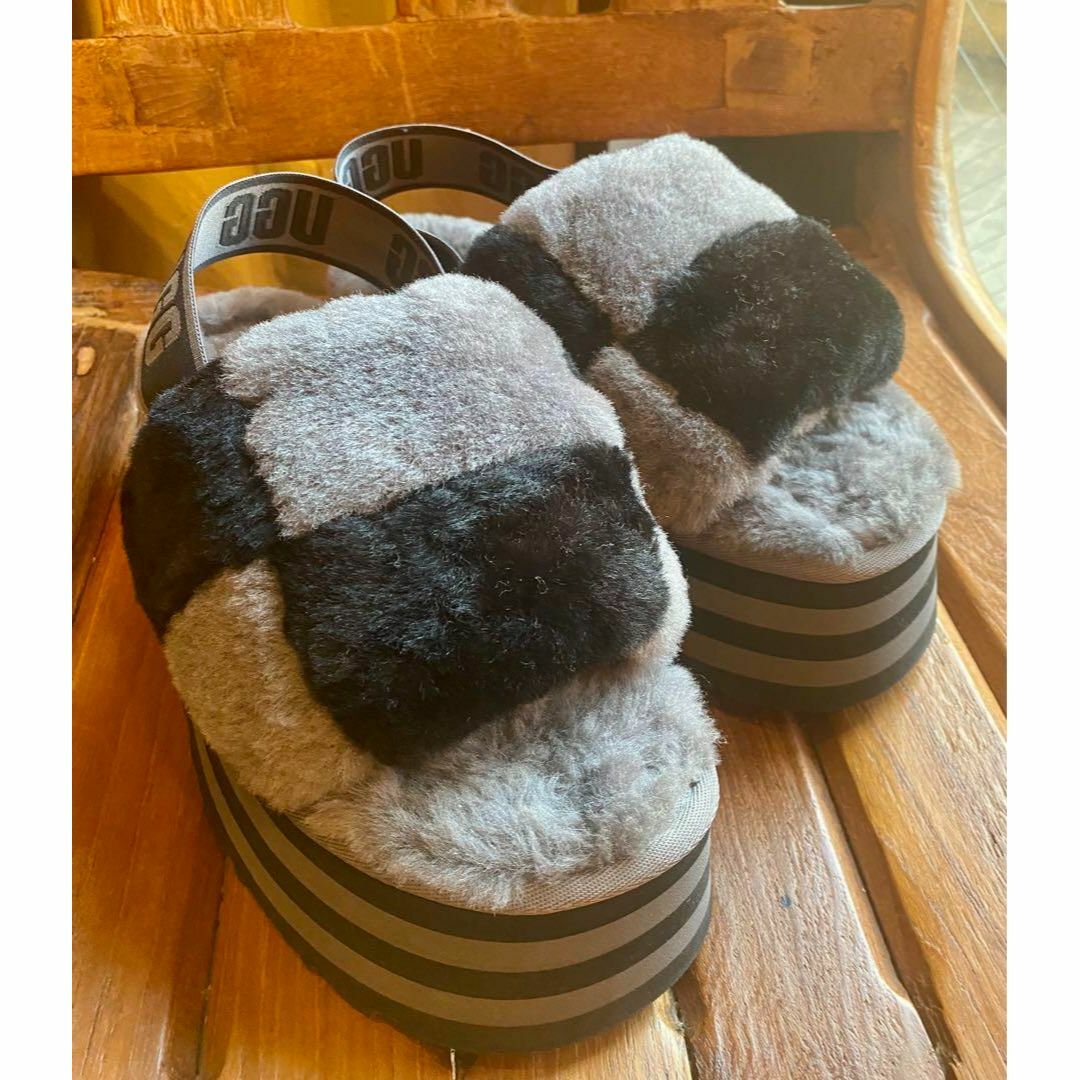 激レア・入手困難③展示品✨～25幅広✨UGG✨ディスコ チェッカースライド✨厚底 4