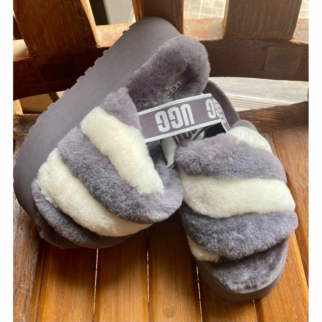 UGG(アグ)の完売。。。。。。✨激レア✨③超美品✨23～23.5✨UGG✨ディスコ ストライプ レディースの靴/シューズ(サンダル)の商品写真