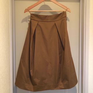 バーニーズニューヨーク(BARNEYS NEW YORK)のBarneys NY beige skirt(ひざ丈スカート)