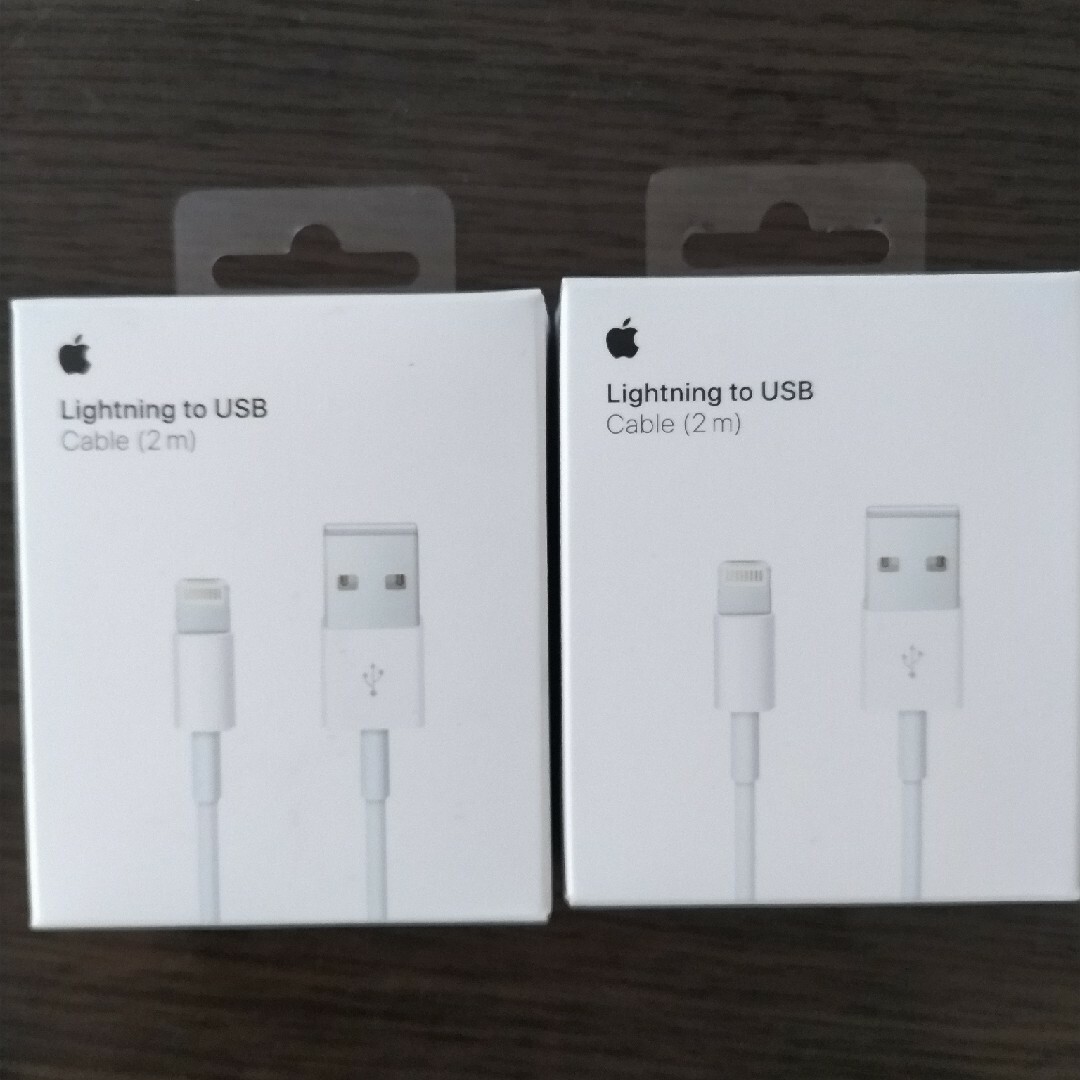 Apple(アップル)のLightning tO USB   Cable(2m) スマホ/家電/カメラのスマホアクセサリー(その他)の商品写真