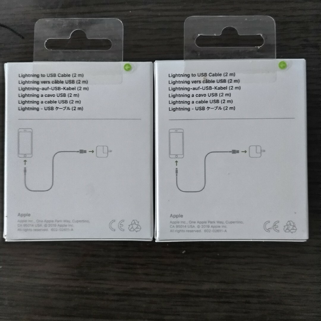 Apple(アップル)のLightning tO USB   Cable(2m) スマホ/家電/カメラのスマホアクセサリー(その他)の商品写真