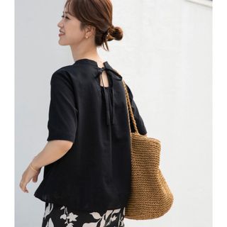 アーバンリサーチドアーズ(URBAN RESEARCH DOORS)の新品タグ付き♡DOORSリネンコットンバックリボンブラウス✽black(シャツ/ブラウス(半袖/袖なし))