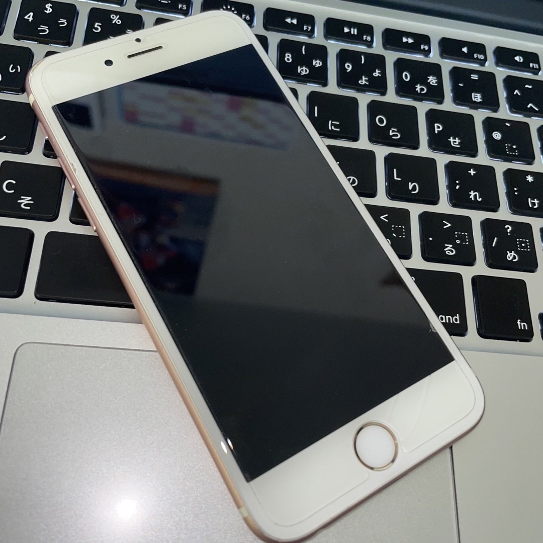 iPhone(アイフォーン)の【中古】【稼働品】iPhone 6s ローズゴールド　64GB スマホ/家電/カメラのスマートフォン/携帯電話(スマートフォン本体)の商品写真