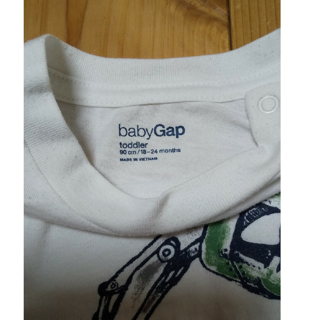 babyGAP(ベビーギャップ)のbabyGap Tシャツ ① 車 キッズ/ベビー/マタニティのキッズ服男の子用(90cm~)(Tシャツ/カットソー)の商品写真