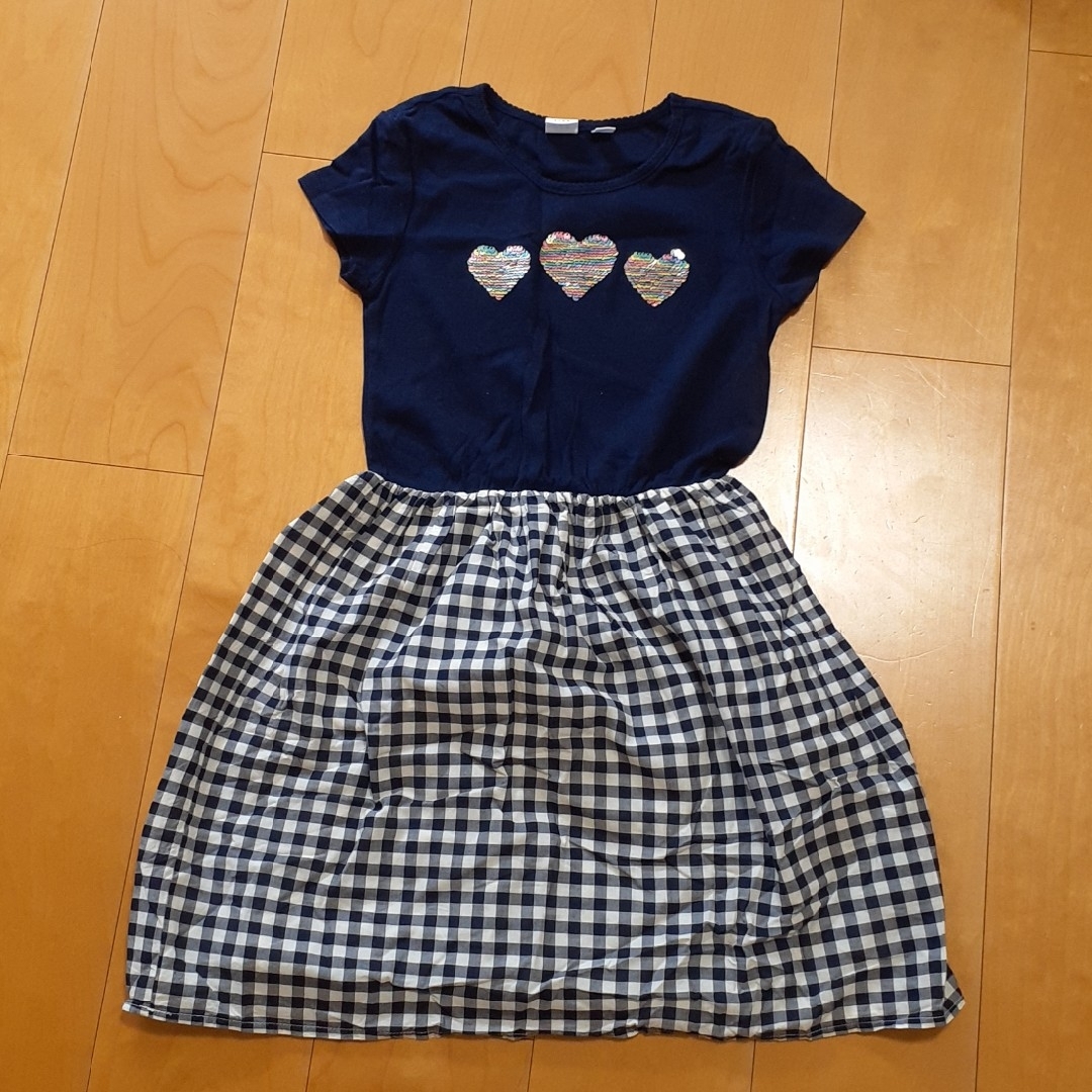 GAP Kids(ギャップキッズ)のGAP kids サイズL　140 ハート　スパンコール　ワンピース キッズ/ベビー/マタニティのキッズ服女の子用(90cm~)(ワンピース)の商品写真