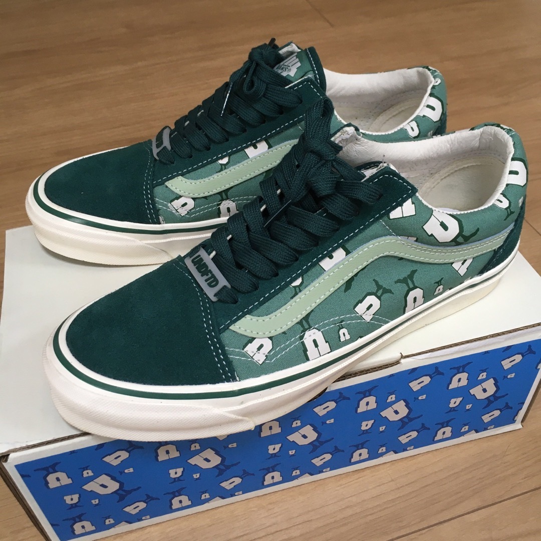 UNDEFEATED(アンディフィーテッド)のUNDEFEATED × VANS OG OLD SKOOL メンズの靴/シューズ(スニーカー)の商品写真