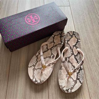 トリーバーチ(Tory Burch)の美品箱付き⭐︎トリーバーチ　ビーチサンダル　パイソン　ピンク(ビーチサンダル)