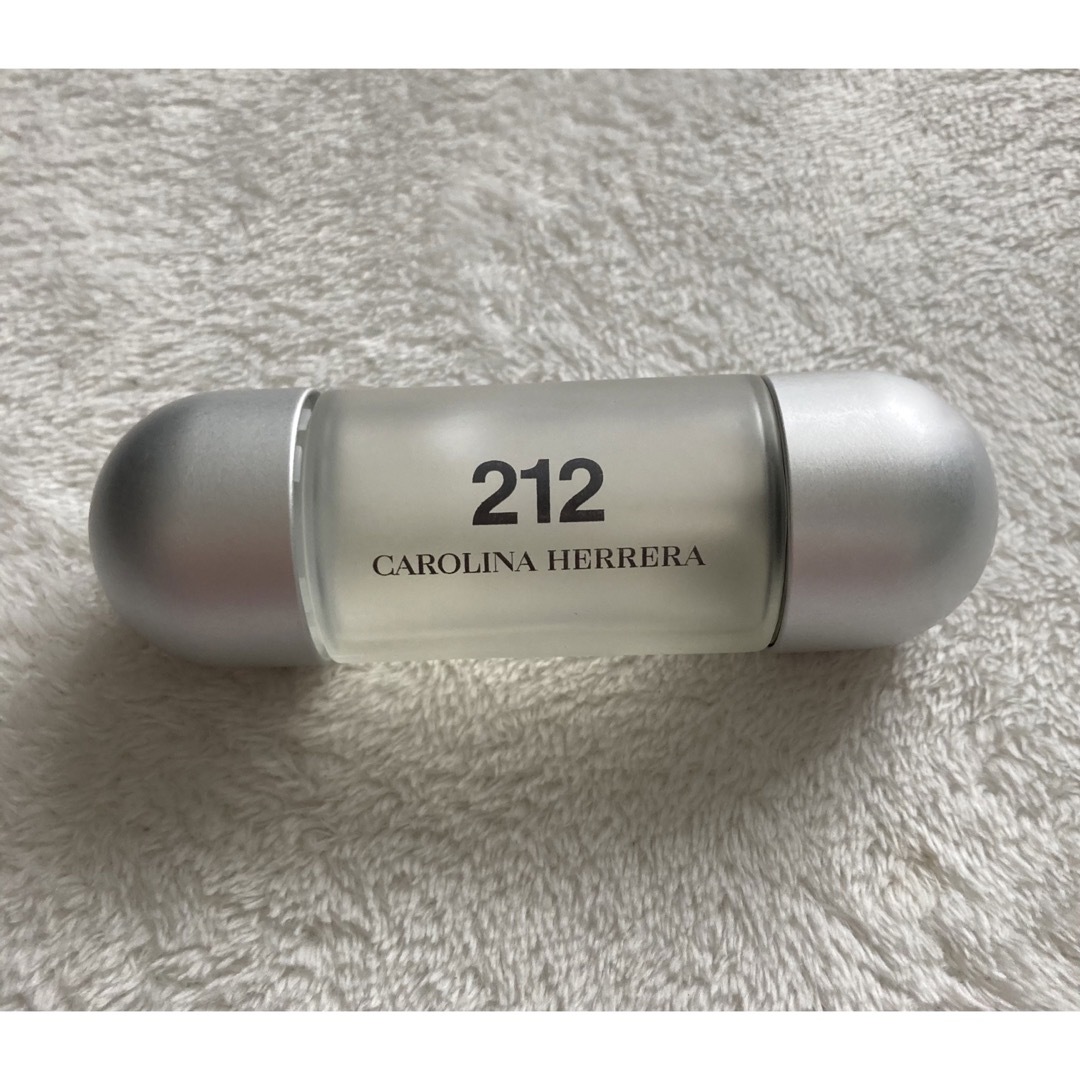 CAROLINA HERRERA(キャロライナヘレナ)のキャロライナヘレラ 212 オードトワレ 30mL CAROLINA コスメ/美容の香水(香水(女性用))の商品写真