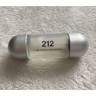 キャロライナヘレナ(CAROLINA HERRERA)のキャロライナヘレラ 212 オードトワレ 30mL CAROLINA(香水(女性用))