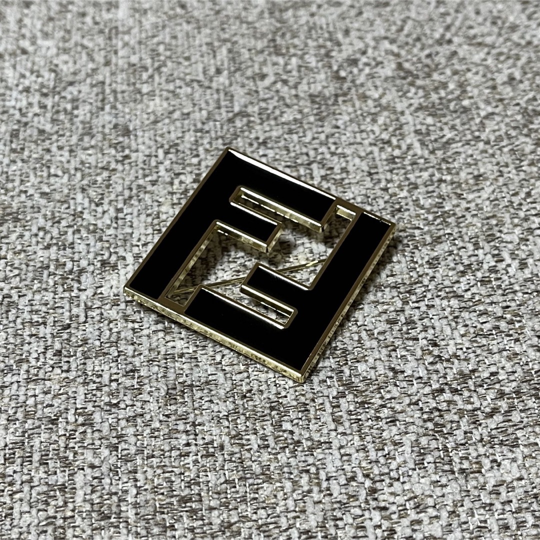 FENDI フォーエバーブローチ