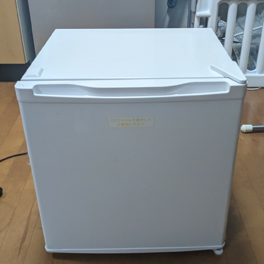 193kWh年電源コード長MAXZEN　32L 1ドア冷凍庫　JF032MLO1WH