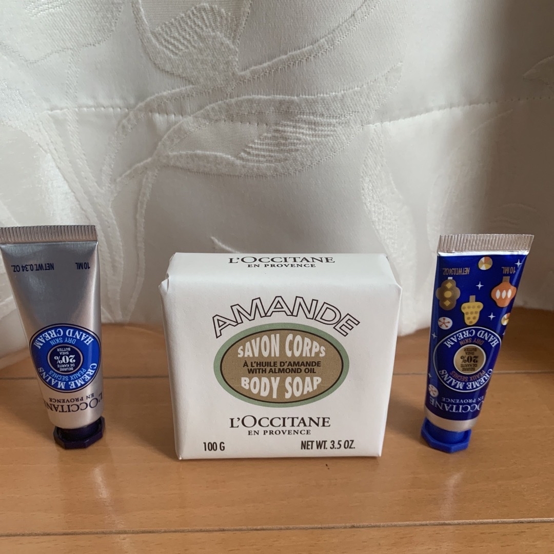 L'OCCITANE(ロクシタン)のロクシタン　ボタニカル柄ステンレスボトル✨ インテリア/住まい/日用品のキッチン/食器(タンブラー)の商品写真