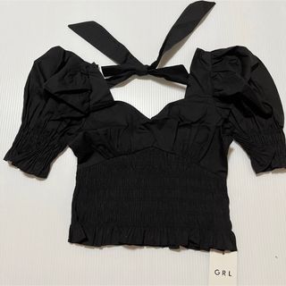 グレイル(GRL)の新品　GRL☆グレイル　バックリボン　パワーショルダー　ショートリブカットソー(カットソー(半袖/袖なし))