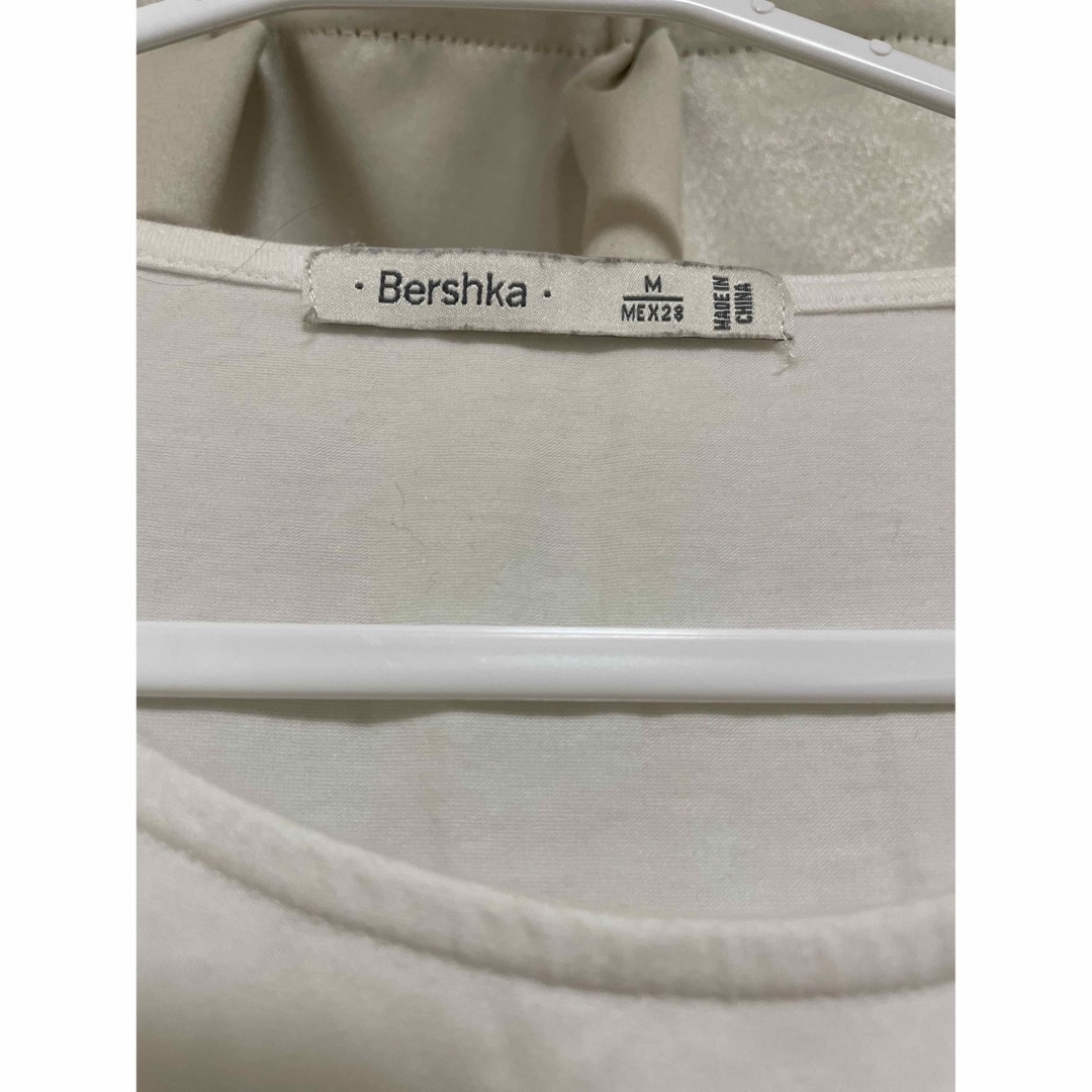 Bershka(ベルシュカ)のベルシュカ　フリルトップス レディースのトップス(カットソー(半袖/袖なし))の商品写真