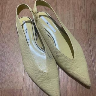 ザラ(ZARA)のZARA イエローパンプス(ハイヒール/パンプス)